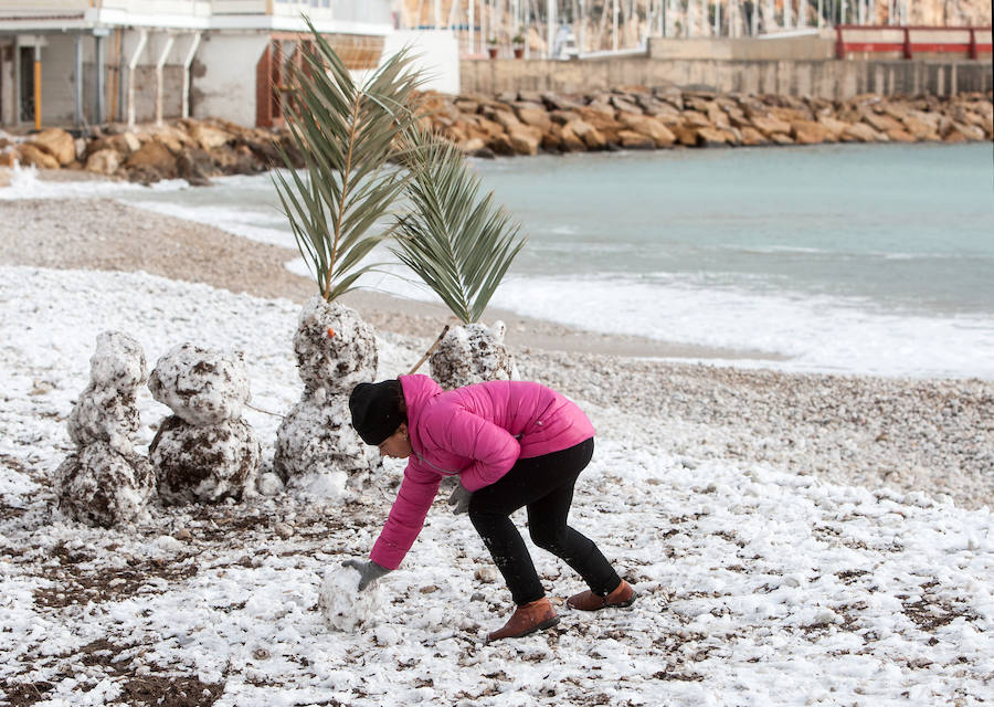 Nieve en las playas de la Marina