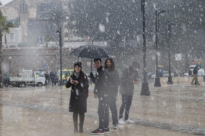 Los copos de nieve le cambian la cara a Cartagena