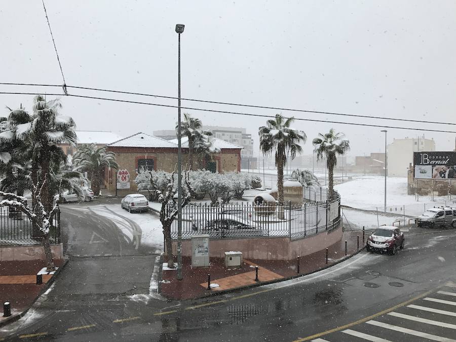 Fábrica de El Palmar con nieve.