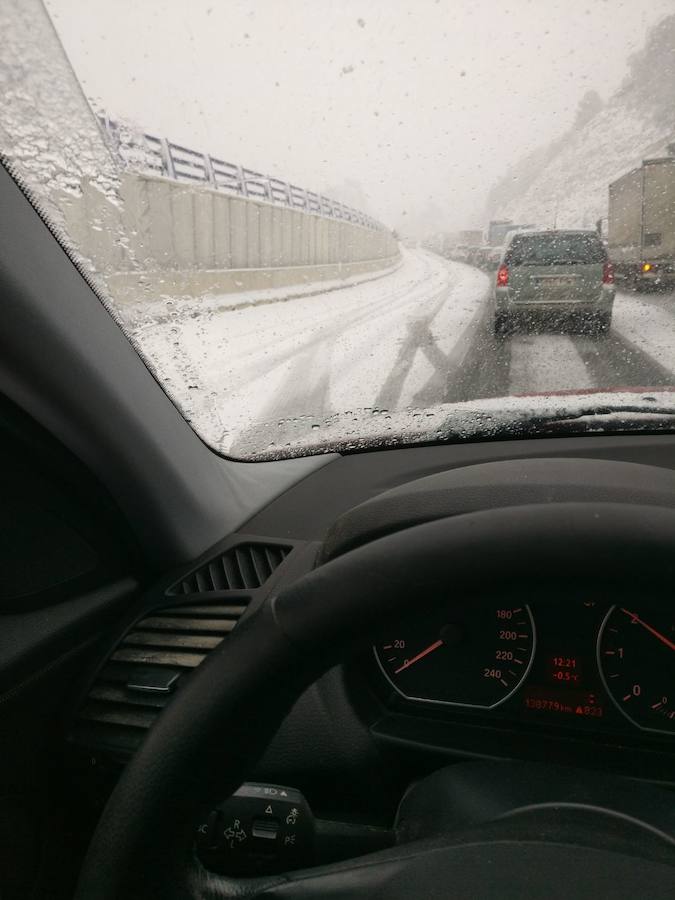 Imagen del puerto de la Cadena con nieve.