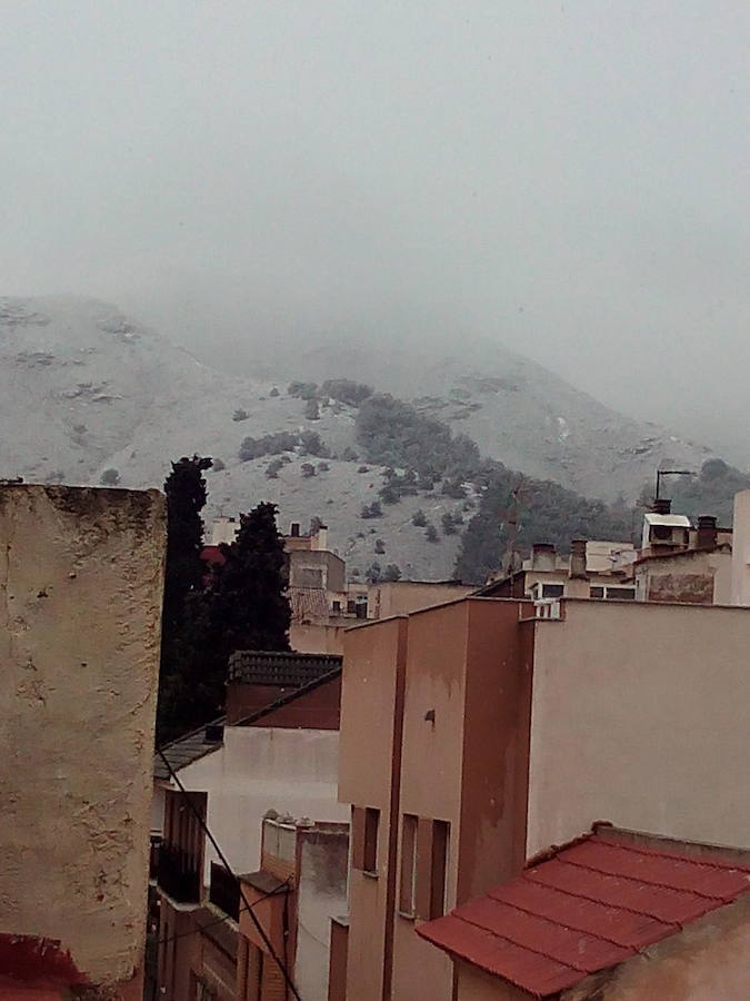 Montañas de La Unión con las cimas blancas.