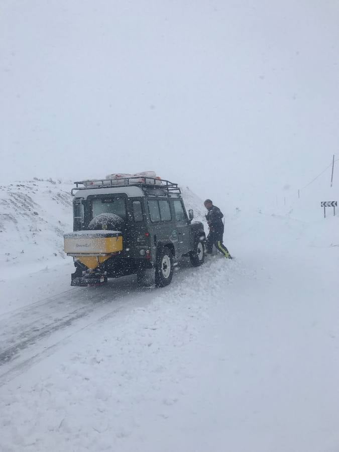 La nieve corta las carreteras en Lorca