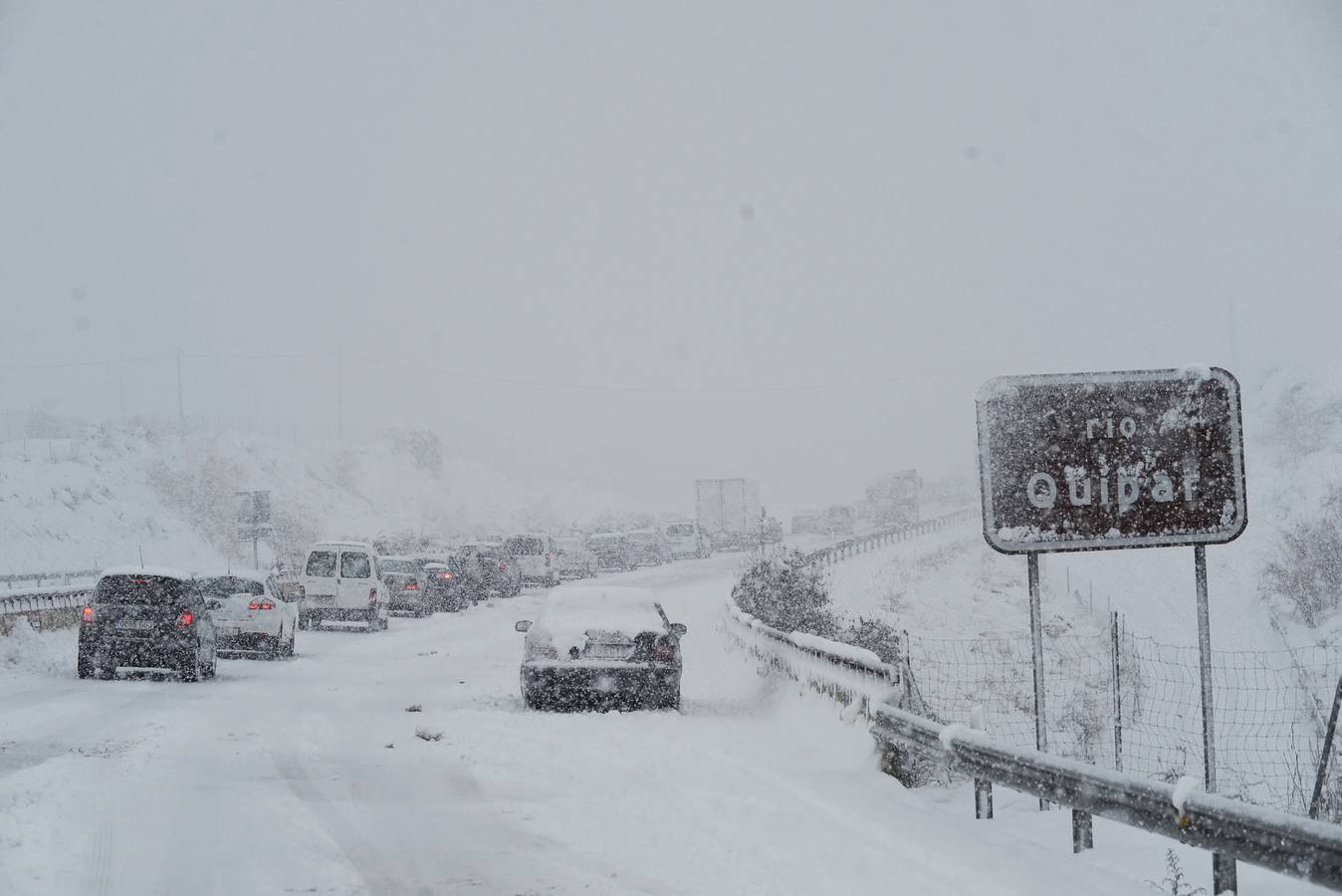 La nieve lleva el caos a las carreteras