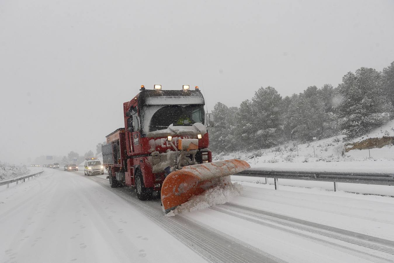 La nieve lleva el caos a las carreteras