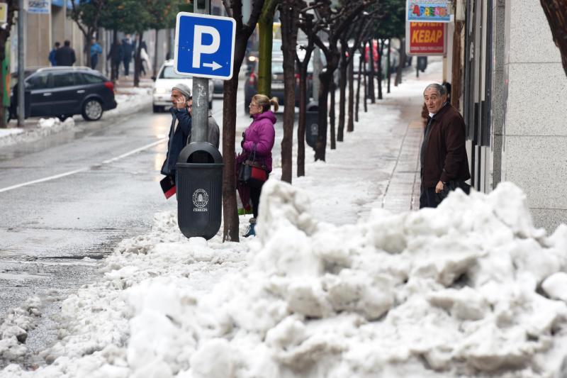 Montón de nieve en una de las calles de Cehegín.
