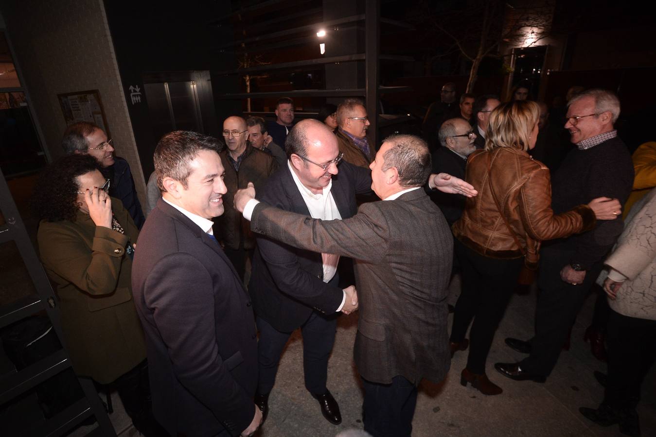 Sánchez y Valcárcel, protagonistas del encuentro con los compromisarios del PP