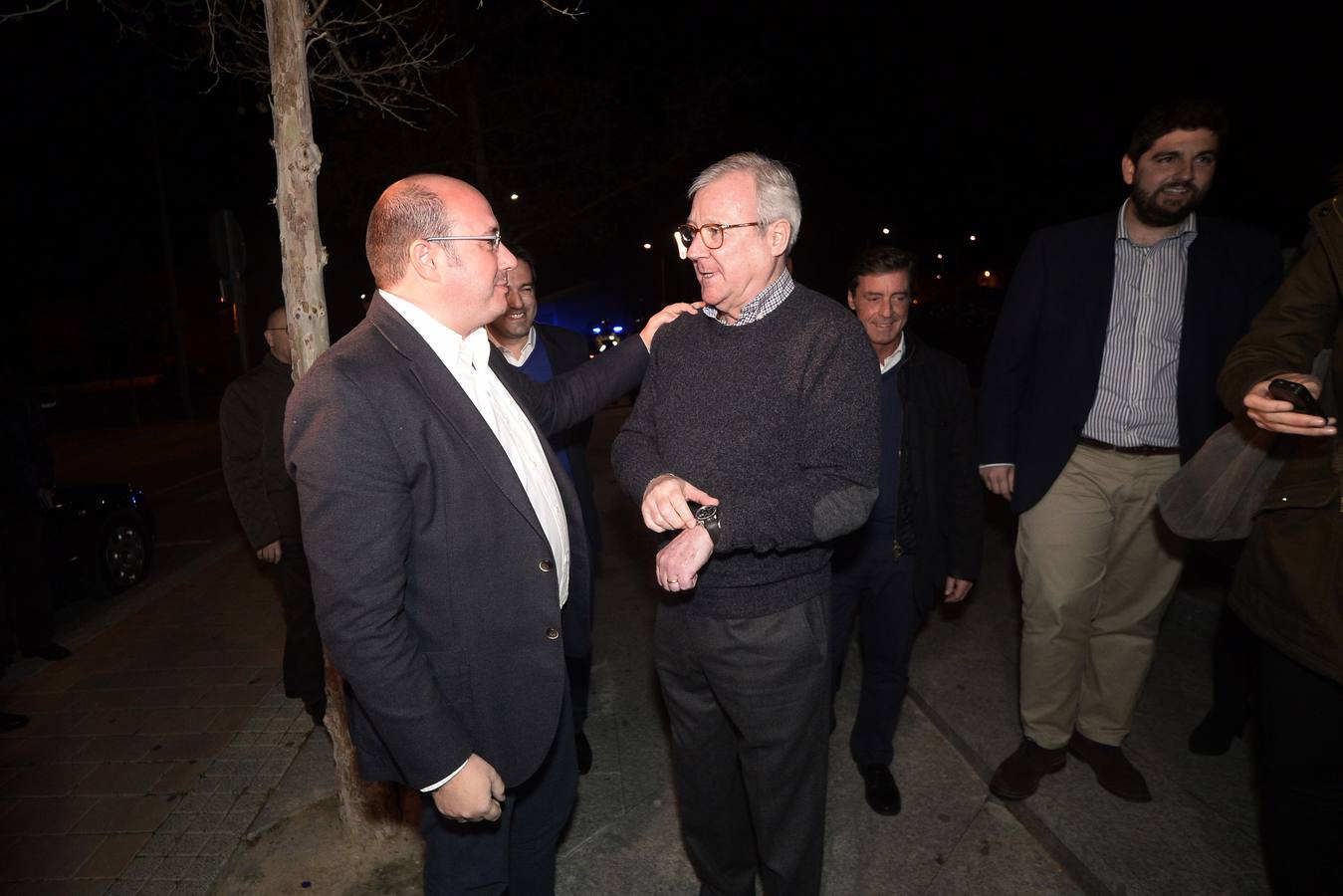 Sánchez y Valcárcel, protagonistas del encuentro con los compromisarios del PP