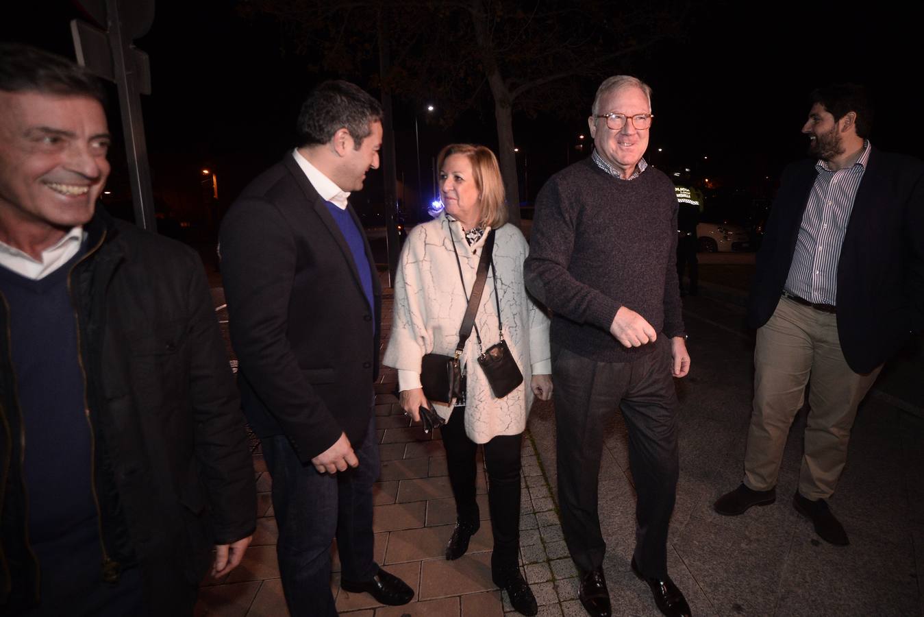 Sánchez y Valcárcel, protagonistas del encuentro con los compromisarios del PP