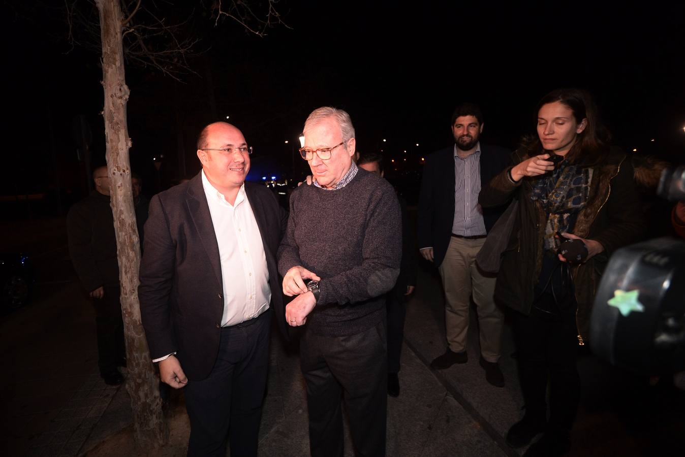 Sánchez y Valcárcel, protagonistas del encuentro con los compromisarios del PP