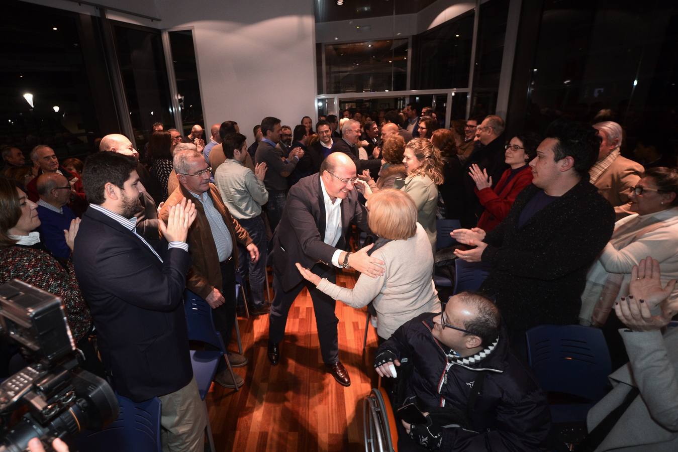 Sánchez y Valcárcel, protagonistas del encuentro con los compromisarios del PP