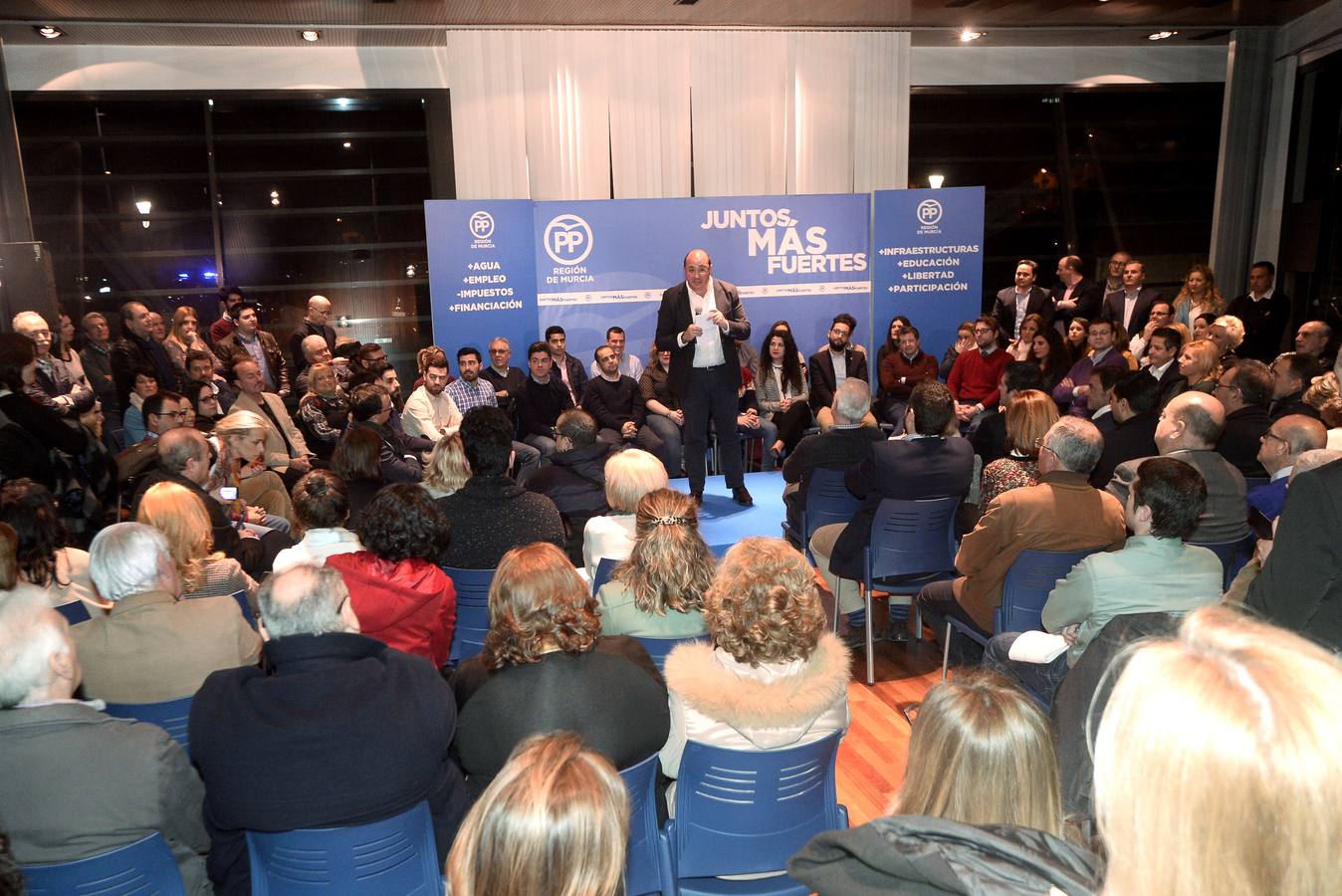 Sánchez y Valcárcel, protagonistas del encuentro con los compromisarios del PP