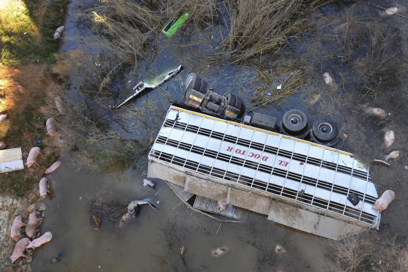 Fallece un camionero al precipitarse por un barranco en Pliego
