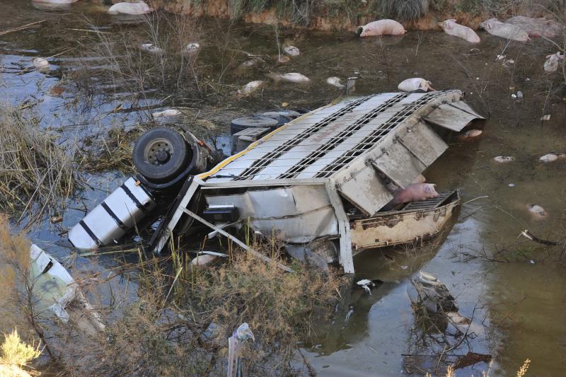 Fallece un camionero al precipitarse por un barranco en Pliego