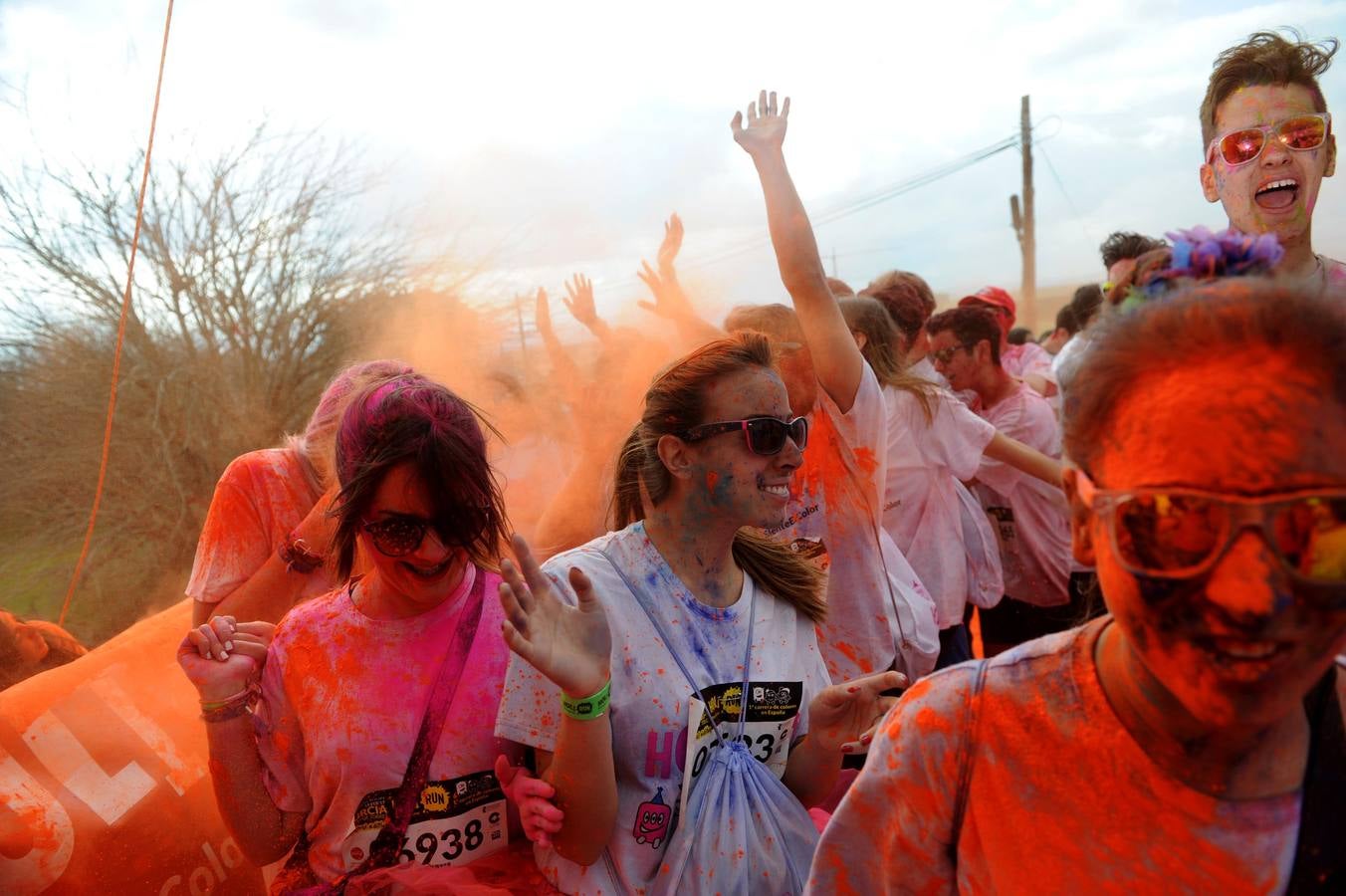 Explosión de polvos de colores en Cabezo de Torres