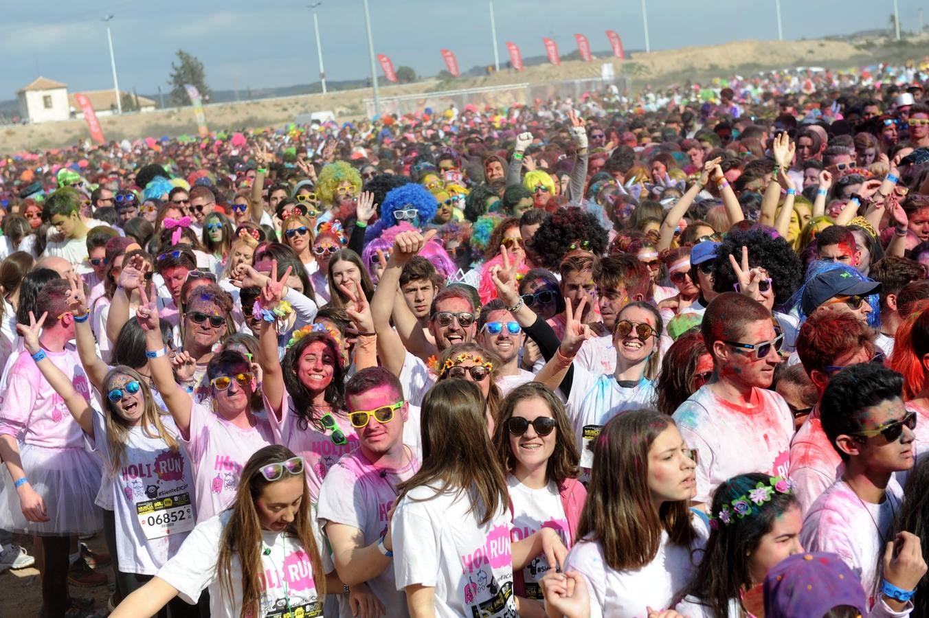 Explosión de polvos de colores en Cabezo de Torres