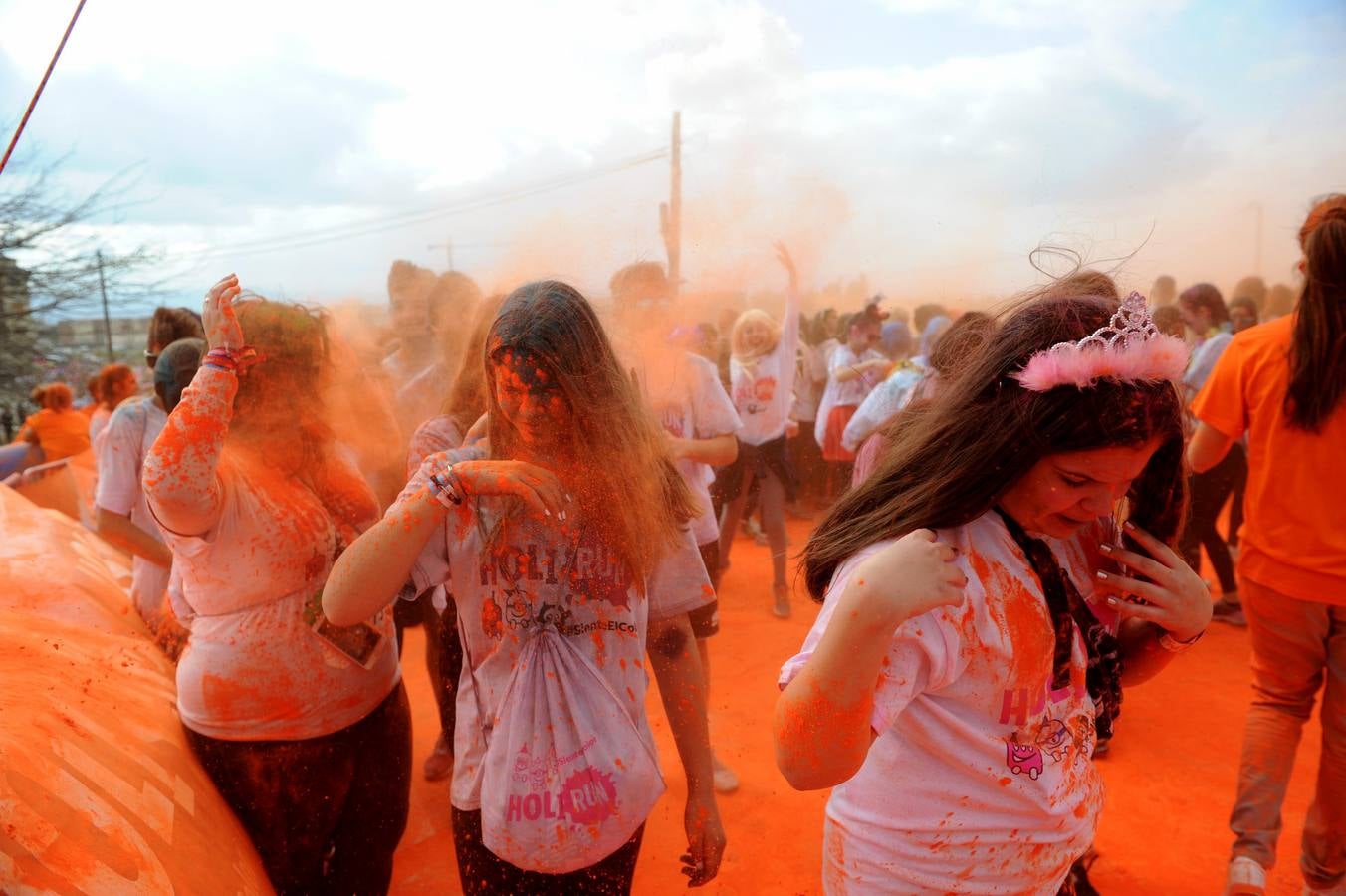 Explosión de polvos de colores en Cabezo de Torres
