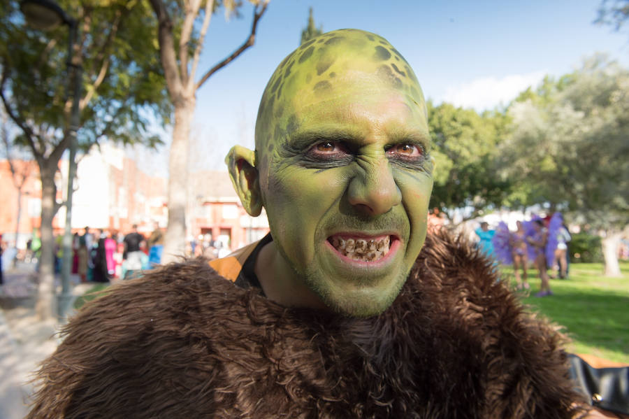 Máscaras y mucho color por las calles de Puente Tocinos