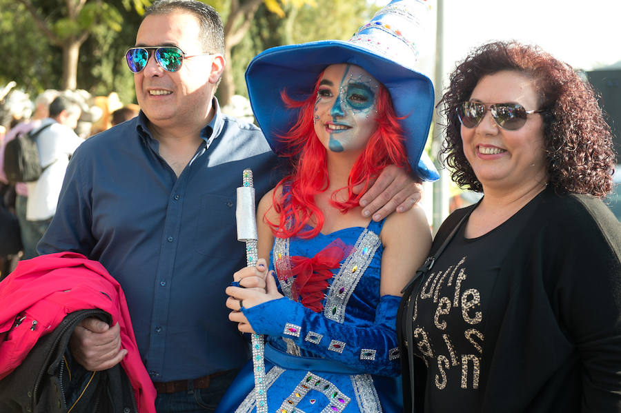 Máscaras y mucho color por las calles de Puente Tocinos