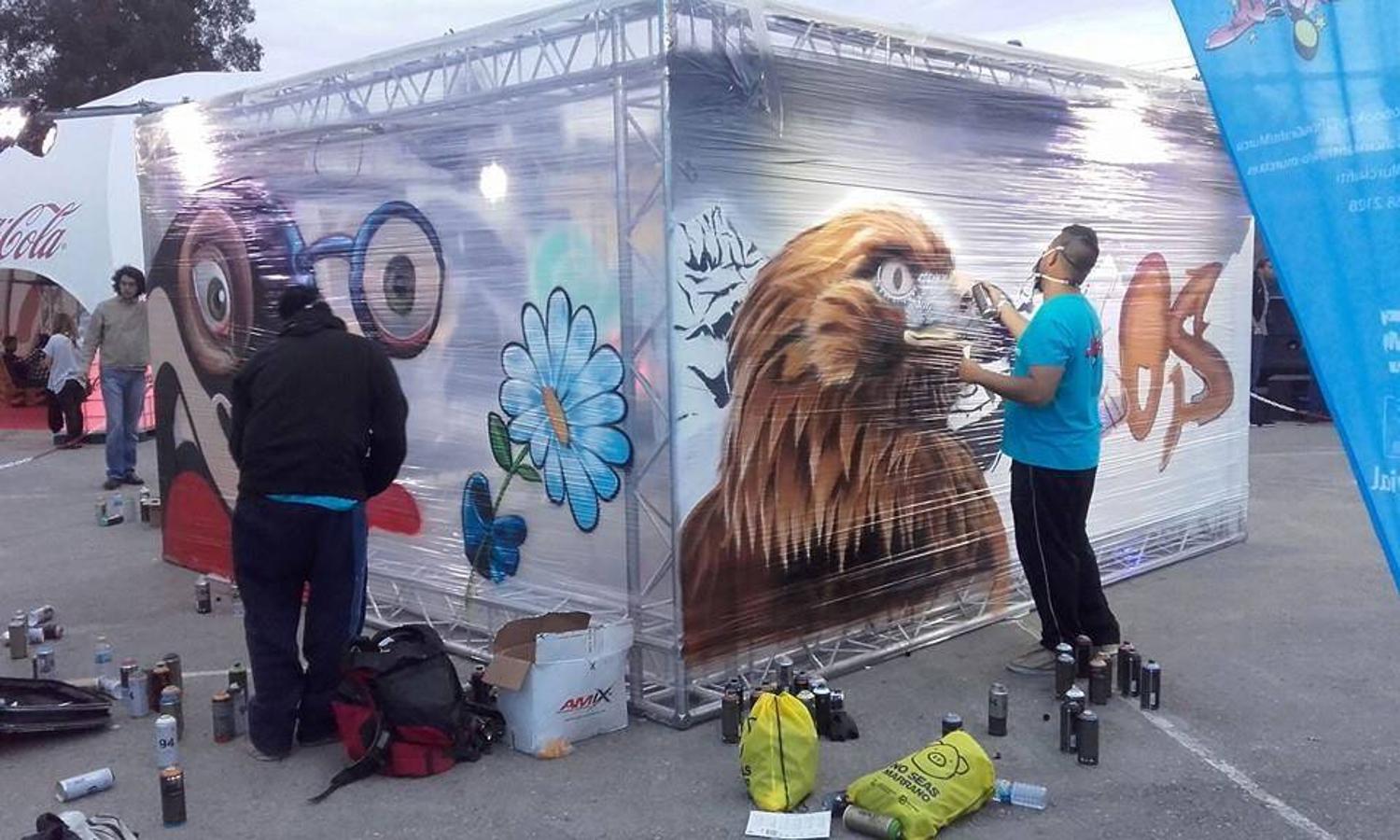 La Oficina del Grafiti recibe cada mes 20 peticiones para eliminar pintadas