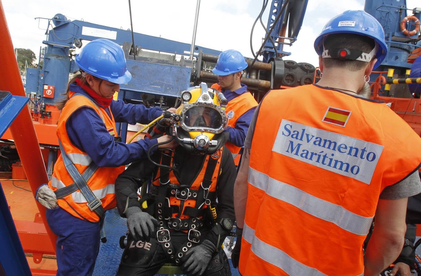 Diez horas sumergidos en la terminal