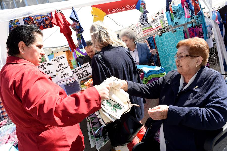 Levanta la persiana el Mercadillo de las Pulgas