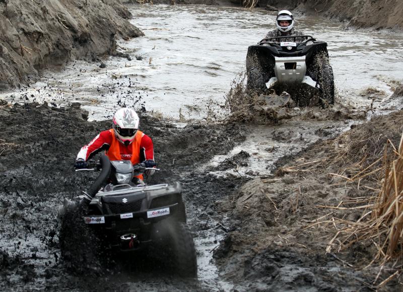 Todoterrenos y quads se bajan al fango