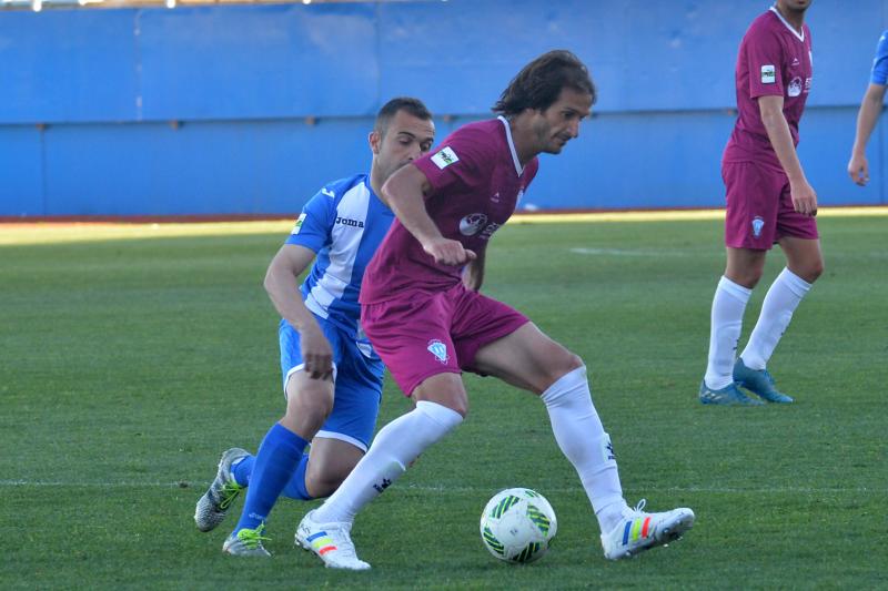 El Jumilla pone el primer puesto interesante (2-2)