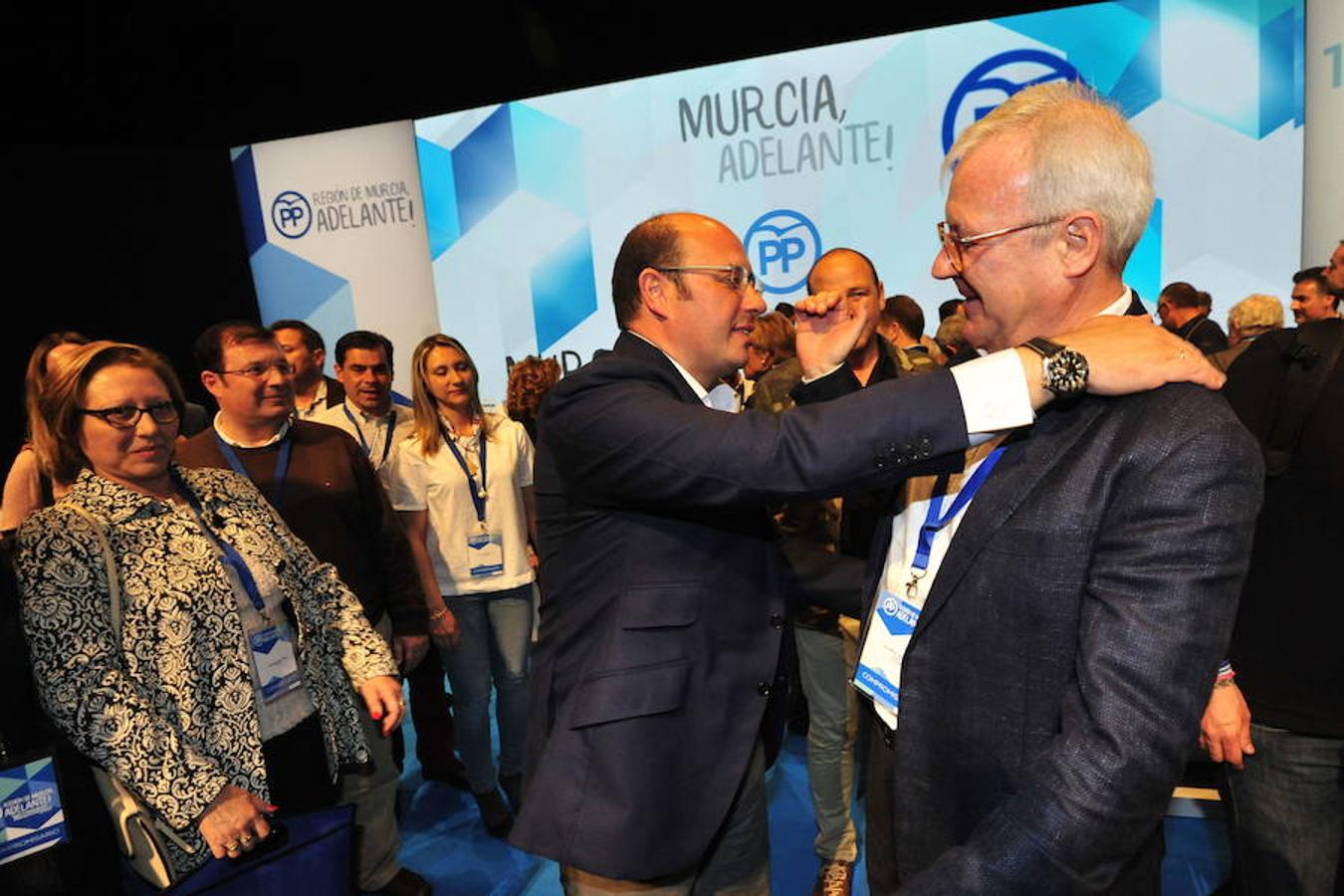 Pedro Antonio Sánchez con Luis Valcárcel tras ganar las elecciones autonómicas 24.5.2015. 