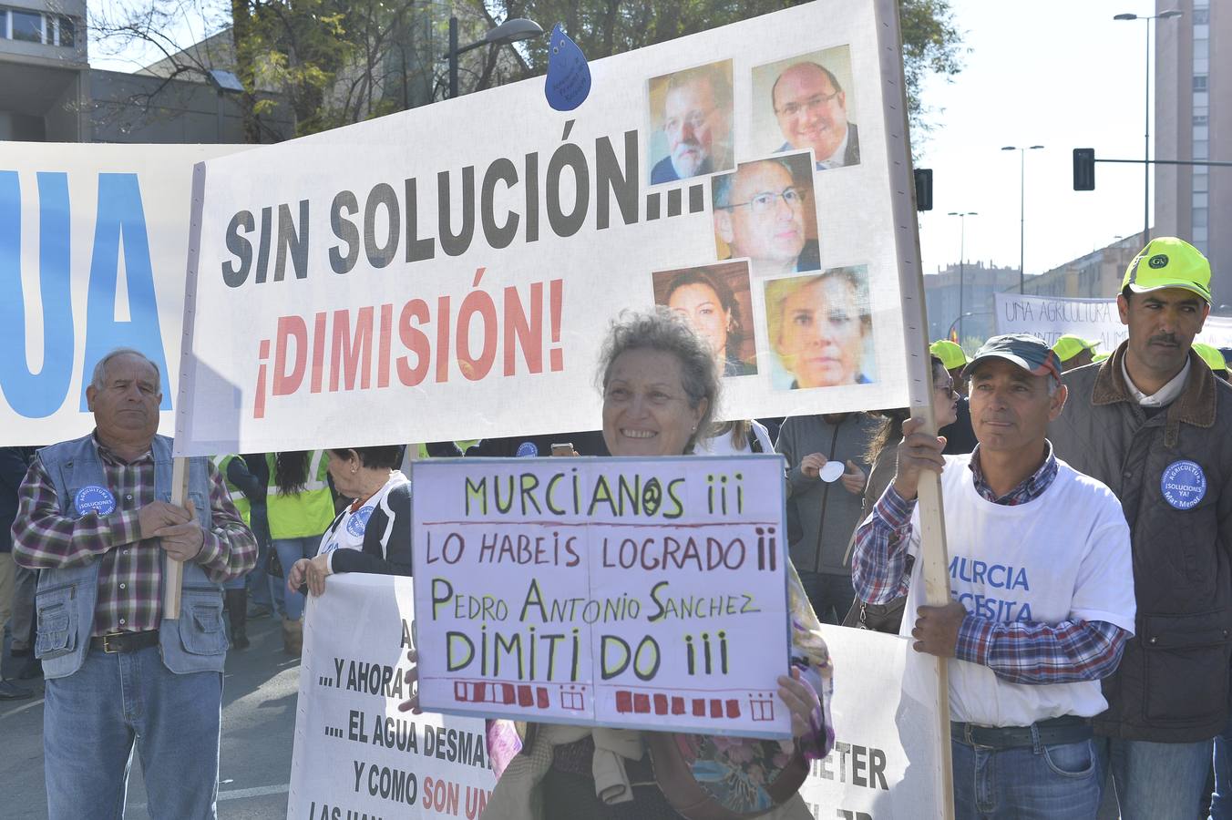 Miles de personas se manifiestan en favor del Mar Menor y la agricultura