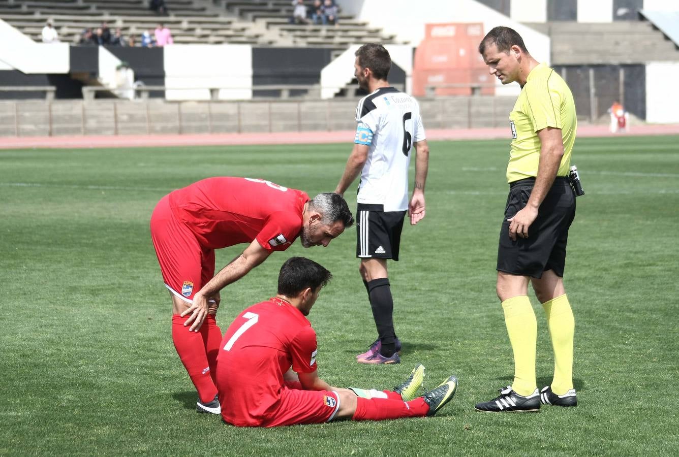 La presión le cuesta el liderato al Lorca (2-0)