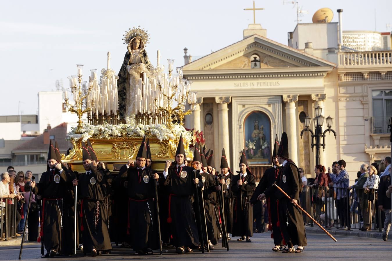 La Sangre se tiñe de negro