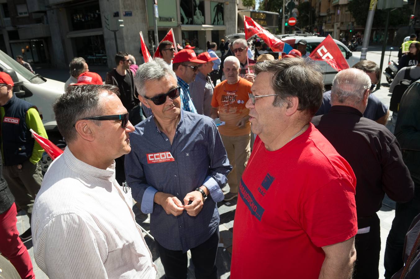 Trabajadores y sindicatos salen a la calle contra la precariedad