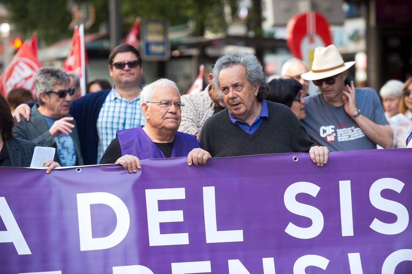 Trabajadores y sindicatos salen a la calle contra la precariedad