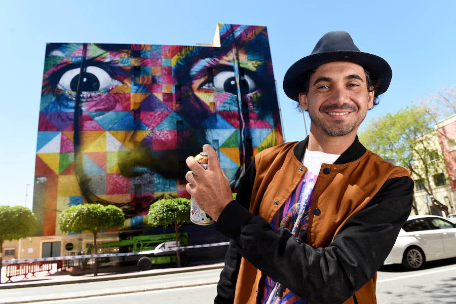 Kobra finaliza el grafiti de Salvador Dalí