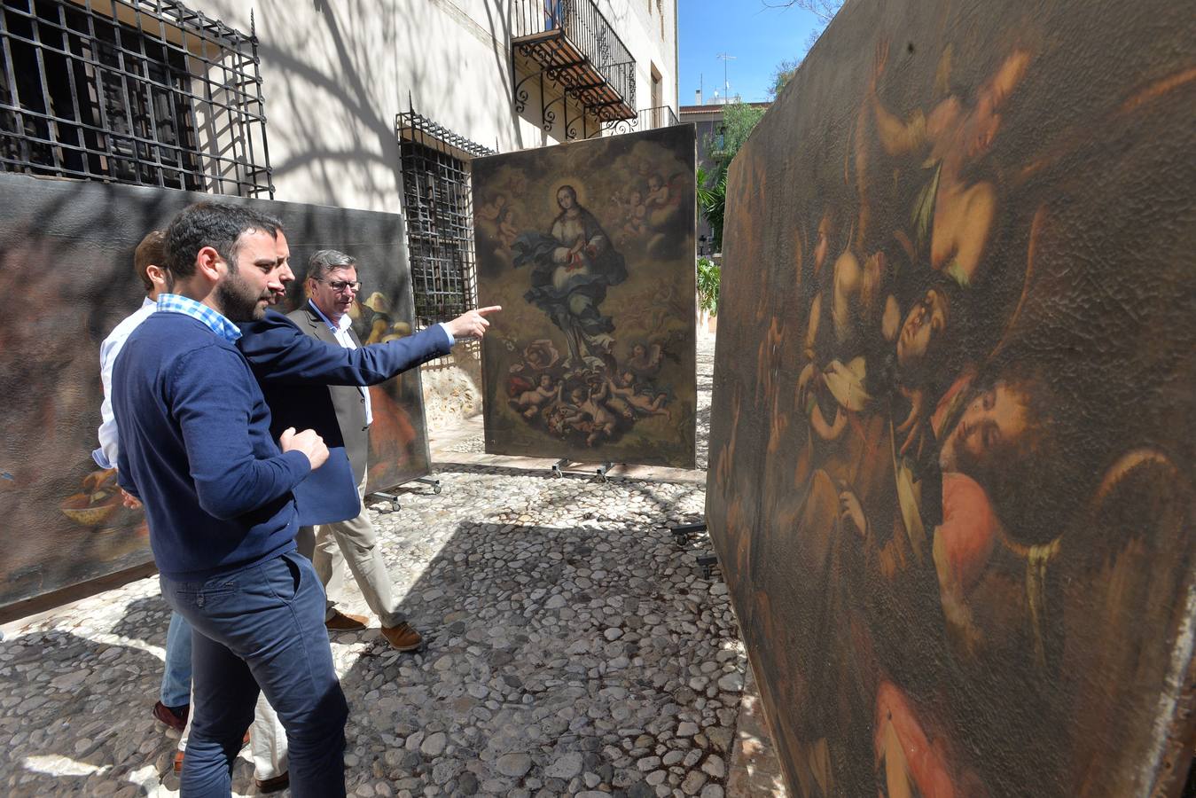 Envían al taller de restauración las pinturas más dañadas del Guevara