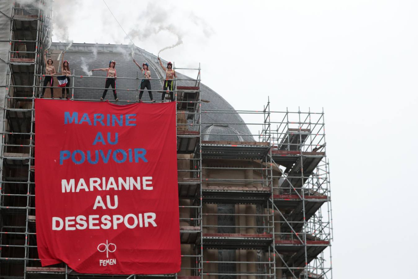 FEMEN vs Marine Le Pen