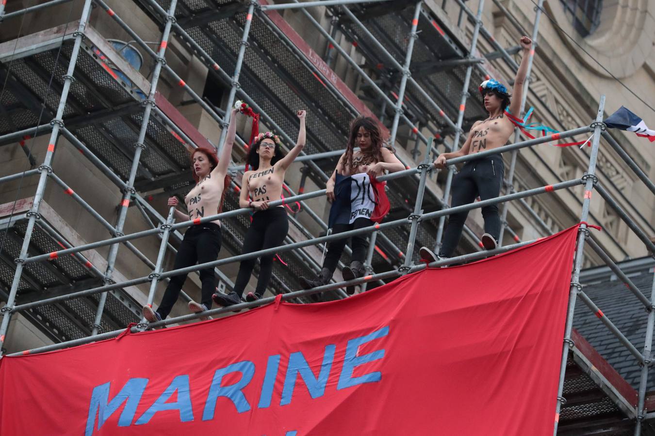 FEMEN vs Marine Le Pen