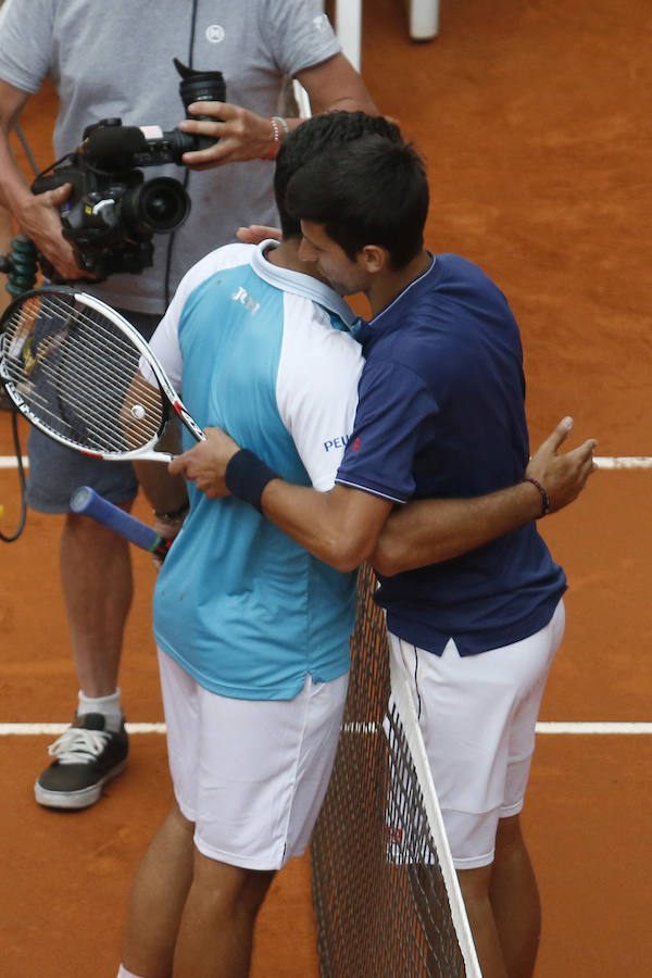 Almagro planta cara a Djokovic