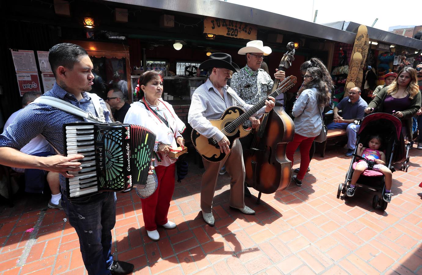 ¡Viva México!¡Cabrones!