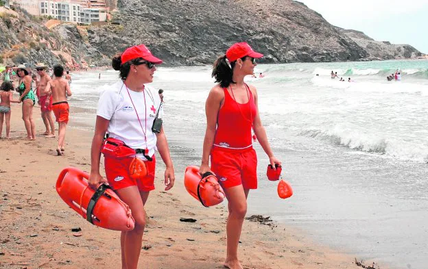 Cruz Roja pone en marcha su dispositivo de vigilancia en playas | La Verdad