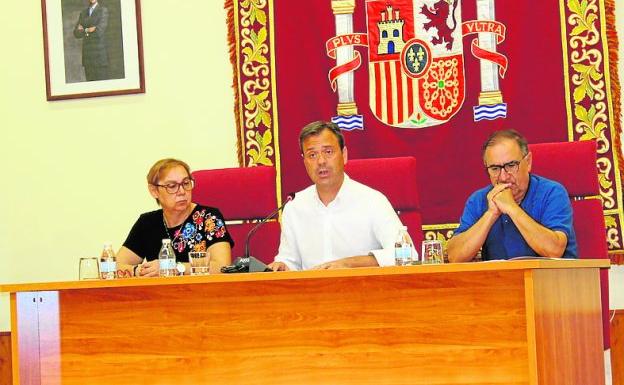 El alcalde Ortuño (c) presidió el Pleno extraordinario, ayer. 
