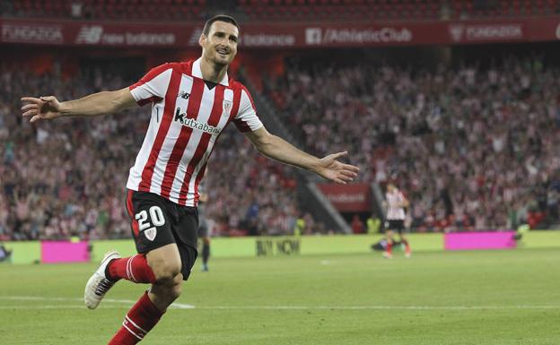 Aduriz celebra un gol ante el Dínamo de Bucarest. 