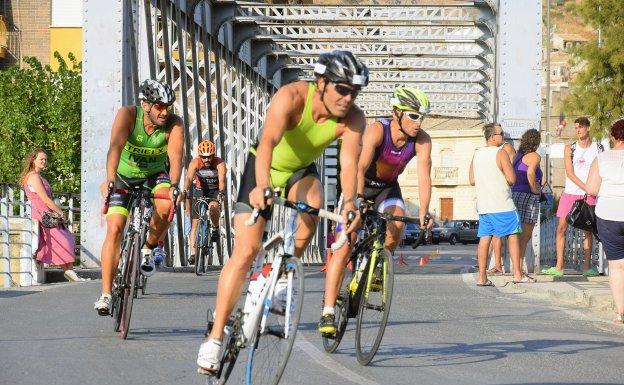 Un momento de la prueba en bicicleta, que tuvo un recorrido de 20 km. 