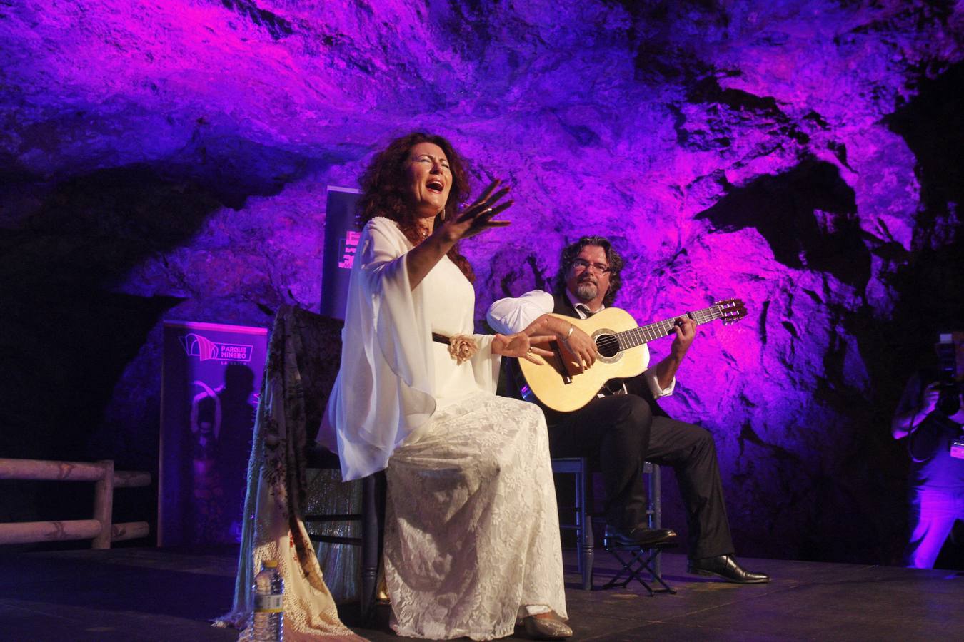 El corazón de la mina Agrupa Vicenta en La Unión fue ayer el escenario del recital de cante que ofreció la ganadora de la última edición del Cante de las Minas. La malagueña Antonia Contreras, Lámpara Minera en 2016, presentó en este entorno privilegiado su debut en solitario, 'La voz vivida'