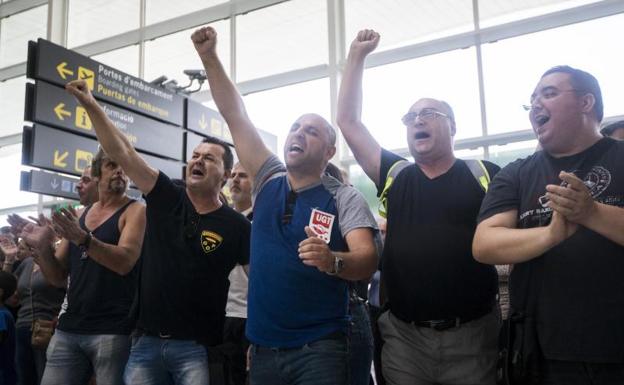 Protesta de trabajadores de Eulen en el aeropuerto de El Prat