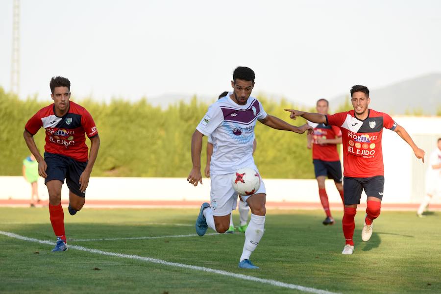 Giafranco, portero de El Ejido, desbarató numerosas ocasioens de gol locales y fue el mejor del partido