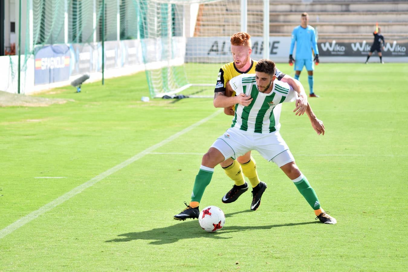 El equipo de Palomeque, que siguió el partido desde la grada, se vino abajo en la segunda mitad de un encuentro que comenzó ganando