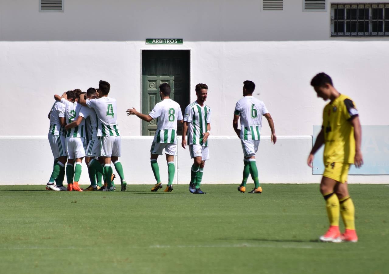 El equipo de Palomeque, que siguió el partido desde la grada, se vino abajo en la segunda mitad de un encuentro que comenzó ganando