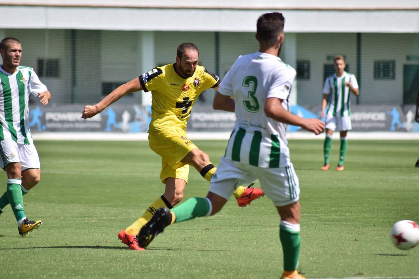 El equipo de Palomeque, que siguió el partido desde la grada, se vino abajo en la segunda mitad de un encuentro que comenzó ganando