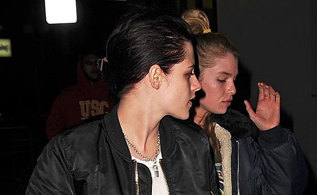 Kristen STewart y Stella Maxwell.